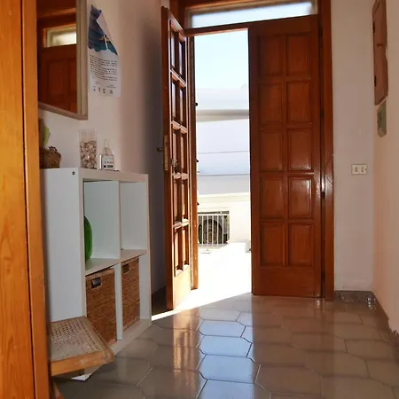 Mizu Con Spazi Esterni A Holiday home *