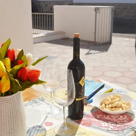 Mizu Con Spazi Esterni A Holiday home *